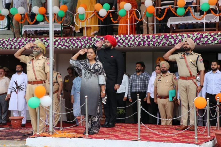 ਸਮਾਜਿਕ ਸੁਰੱਖਿਆ, ਇਸਤਰੀ ਤੇ ਬਾਲ ਵਿਕਾਸ ਮੰਤਰੀ ਡਾ. ਬਲਜੀਤ ਕੌਰ ਨੇ ਲਹਿਰਾਇਆ ਤਿਰੰਗਾ