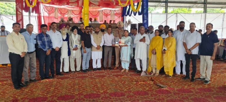 ਲੈਕਚਰਾਰ ਮੰਗਲ ਦੇਵੀ ਦਾ ਆਜ਼ਾਦੀ ਦਿਵਸ ਤੇ ਸਨਮਾਨ