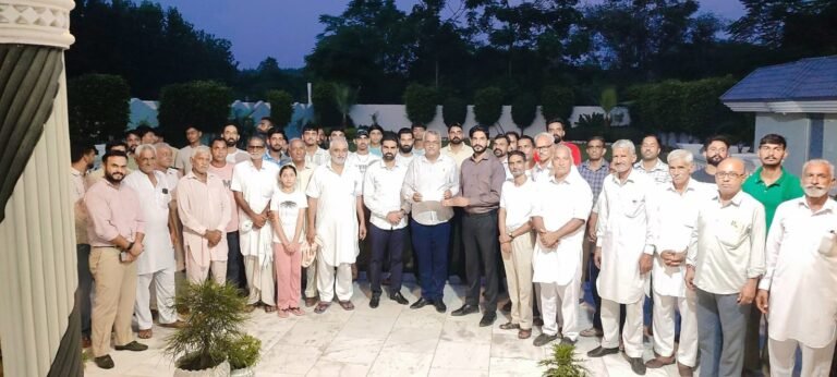 ਸਤਨਾਮ ਚੇਚੀ  ਜਲਾਲਪੁਰ ਵਲੋਂ ਪਿੰਡ ਟਕਾਰਲਾ ਦੀ ਪੰਚਾਇਤ ਨੂੰ 1.50 ਲੱਖ ਰੁਪਏ ਦੀ ਗਰਾਂਟ