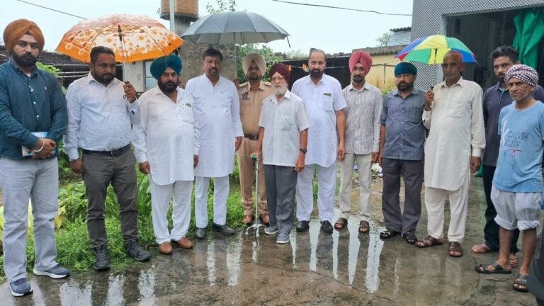 ਸੀਨੀਅਰ ਆਪ ਆਗੂ ਅਸ਼ੋਕ ਕਟਾਰੀਆ ਨੇ ਅਧਿਕਾਰੀਆ ਨਾਲ ਹੜ੍ਹ ਸੰਭਾਵਿਤ ਖੇਤਰਾਂ ਦਾ ਕੀਤਾ  ਦੌਰਾ… 