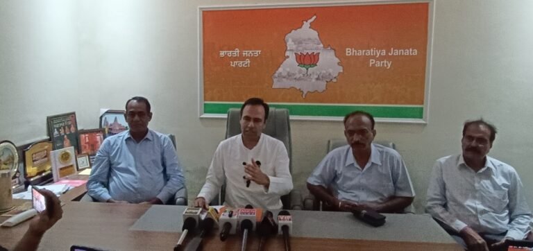 ਭਾਰਤੀ ਜਨਤਾ ਪਾਰਟੀ ਜ਼ਿਲ੍ਹਾ ਸ਼ਹੀਦ ਭਗਤ ਸਿੰਘ ਨਗਰ ਦੇ ਪ੍ਰਧਾਨ ਐਡਵੋਕੇਟ ਰਾਜਵਿੰਦਰ ਸਿੰਘ ਲੱਕੀ ਨੇ ਕੀਤੀ ਪ੍ਰੈੱਸ ਕਾਨਫਰੰਸ।