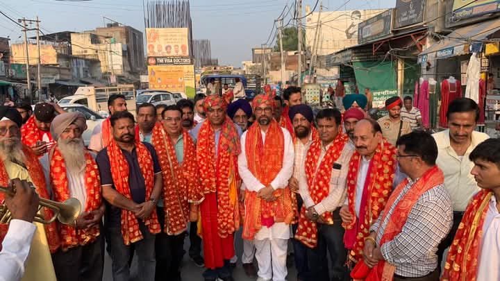 ਆਦਮਪੁਰ ਵਿਖੇ ਹੋਈ ਮਸ਼ਹੂਰ ਦੁਸ਼ਿਹਰੇ ਦੀ ਸ਼ੁਰੂਆਤ।