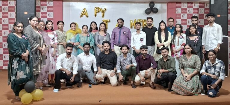 ਅਧਿਆਪਕ ਇੱਕ ਜੱਗਦੇ ਹੋਏ ਦੀਵੇ ਵਾਂਗ ਹੁੰਦਾ ਹੈ ਜੋ ਦੂਜਿਆਂ ਨੂੰ ਰੌਸ਼ਨੀ ਦੇਣ ਲਈ ਖੁਦ ਜਲਦਾ ਹੈ – ਡਾ. ਏ.ਸੀ. ਰਾਣਾ