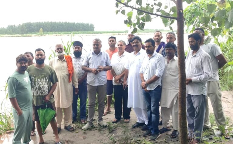 ਸਤਨਾਮ ਜਲਾਲਪੁਰ ਨੇ ਵਲੰਟੀਅਰ ਸਾਥੀਆਂ ਨਾਲ ਹੈਡੋ ਬੇਟ ,ਡੁਗਰੀ ਬੇਟ ਦਰਿਆ ਦੇ ਬੰਨ੍ਹਾ ਦਾ ਕੀਤਾ ਦੌਰਾ… 