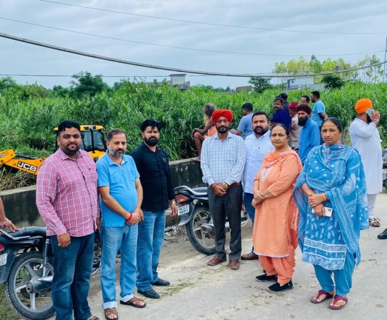 ਵਿਧਾਇਕ ਸੰਤੋਸ਼ ਕਟਾਰੀਆ ਨੇ ਔਲੀਆਪੁਰ, ਹੈਡੋਬੇਟ,ਖੋਜਾ ਬੇਟ ਤੇ ਬੇਲਾ ਤਾਜੋਵਾਲ ਦੇ ਬੰਨ੍ਹਾ ਦਾ ਤੇ ਬਲਾਚੌਰ ਦੇ ਬਰਸਾਤੀ ਚੋਅ ਦਾ ਲਿਆ ਜਾਇਜਾ…