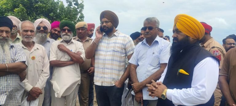 ਜ਼ਿਲ੍ਹਾ ਪ੍ਰਸ਼ਾਸ਼ਨ ਤੇ ਪਿੰਡ ਵਾਸੀਆਂ ਦੇ ਸਹਿਯੋਗ ਨਾਲ ਬੰਨ੍ਹ ਨੂੰ ਮਜ਼ਬੂਤ ਕਰਨ ਤੇ ਸਤਨਾਮ ਜਲਾਲਪੁਰ ਨੇ ਕੀਤਾ ਧੰਨਵਾਦ…. 