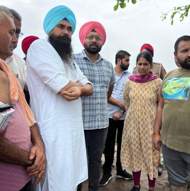 ਮੈਂਬਰ ਪਾਰਲੀਮੈਂਟ ਮਾਲਵਿੰਦਰ ਸਿੰਘ ਕੰਗ ਨੇ ਕੇਂਦਰ ਤੋਂ 60 ਹਜ਼ਾਰ ਕਰੋੜ ਰੁਪਏ ਦੇ ਵਿਸ਼ੇਸ਼ ਰਾਹਤ ਪੈਕੇਜ ਦੀ ਕੀਤੀ ਮੰਗ 