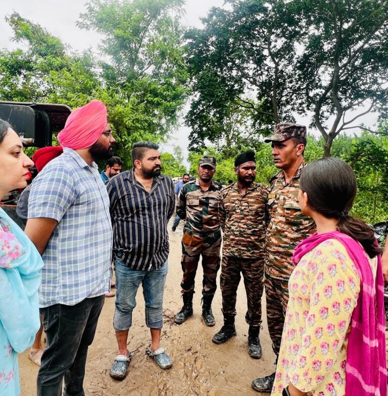 ਡਿਪਟੀ ਕਮਿਸ਼ਨਰ ਨੇ ਬੇਲਾ ਤਾਜੋਵਾਲ, ਤਾਜੇਵਾਲ-ਮੰਡਾਲਾ ਅਤੇ ਧੈਂਗੜਪੁਰ ਬੰਨ੍ਹ ਦਾ ਲਿਆ ਜਾਇਜ਼ਾ 