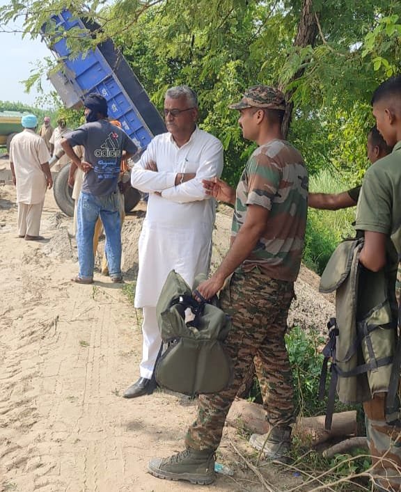 ਸਤਨਾਮ ਜਲਾਲਪੁਰ ਨੇ ਪਿੰਡ ਮਲਕਪੁਰ ਦੇ ਬੰਨ੍ਹ ਤੇ  ਸਮੂਹ ਪਾਰਟੀ ਞਰਕਰਾਂ ਨੂੰ ਇਕੱਠੇ ਹੋ ਕੇ ਪਹੁੰਚਣ ਦੀ ਕੀਤੀ ਅਪੀਲ…. 