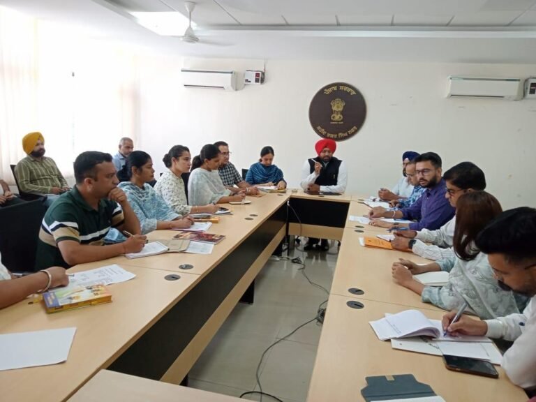 ਪਰਾਲੀ ਨਾ ਸਾੜ ਕੇ ਵਾਤਾਵਰਣ ਤੇ ਮਿੱਟੀ ਦੀ ਉਪਜਾਊ ਸ਼ਕਤੀ ਨੂੰ ਬਚਾਇਆ ਜਾਵੇ: ਡਿਪਟੀ ਕਮਿਸ਼ਨਰ 