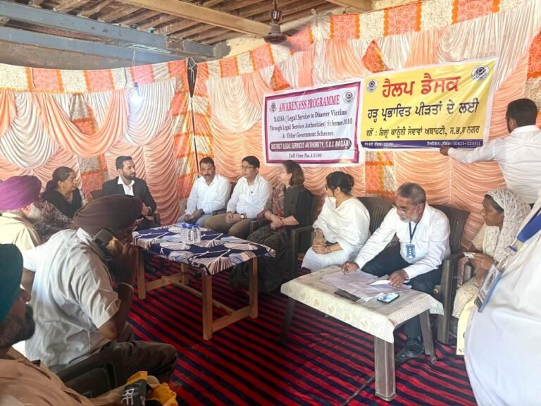 ਜਿਲ੍ਹਾਂ ਅਤੇ ਸੈਸਨ ਜੱਜ-ਕਮ-ਚੇਅਰਮੈਨ, ਜਿਲ੍ਹਾ ਕਾਨੂੰਨੀ ਸੇਵਾਵਾਂ ਅਥਾਰਟੀ, ਸ਼ਹੀਦ ਭਗਤ ਸਿੰਘ ਨਗਰ ਸ੍ਰੀਮਤੀ ਪ੍ਰਿਆ ਸੂਦ ਵੱਲੋ ਹੜ੍ਹ ਪ੍ਰਭਾਵਿਤ ਪੀੜ੍ਹਤਾ ਦੇ ਲਈ ਲੱਗੇ ਹੈਲਪ ਡੈਸਕ ਦਾ ਲਿਆ ਜਾਇਜ਼ਾ 
