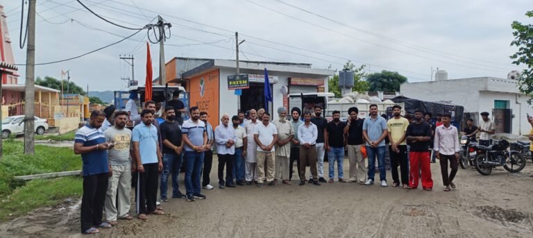 ਸ਼੍ਰੋਮਣੀ ਅਕਾਲੀ ਦਲ ਬਾਦਲ ਵਲੋਂ ਪਿੰਡ ਰੈਲ ਮਾਜਰਾ ਤੋਂ ਗੁਰਪ੍ਰੀਤ ਗੁੱਜਰ ਅਤੇ ਵੱਖ-ਵੱਖ ਆਗੂਆਂ ਵੱਲੋਂ ਹੜ ਪ੍ਰਭਾਵਿਤ ਇਲਾਕਿਆਂ ਲਈ ਚਾਰਾ ਅਤੇ ਰਾਸ਼ਨ ਭੇਜਿਆ।