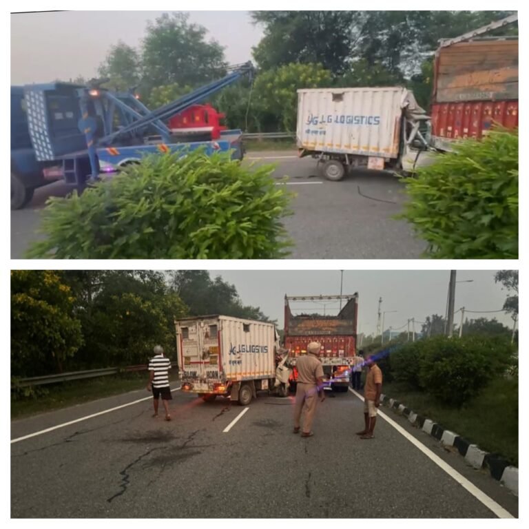 ਨੈਸ਼ਨਲ ਹਾਈਵੇ ਤੇ ਖੜ੍ਹੇ ਟਰੱਕ ਦੇ ਵਿੱਚ ਵੱਜੀ ਮਹਿੰਦਰਾ ਪਿਕੱਅਪ ਗੱਡੀ