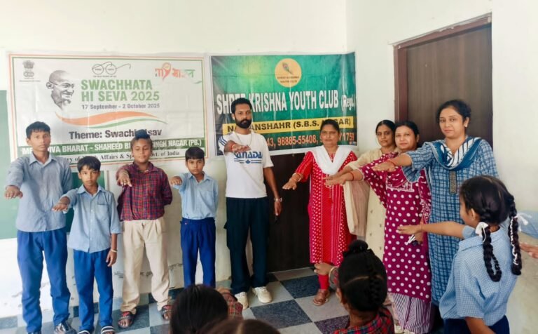 ਸ਼੍ਰੀ ਕ੍ਰਿਸ਼ਨਾ ਯੂਥ ਕਲੱਬ ਨੇ ਸਰਕਾਰੀ ਪ੍ਰਾਇਮਰੀ ਸਕੂਲ ਪੁੰਨੂ ਮਜਾਰਾ ਵਿਖੇ ਵਿਦਿਆਰਥੀਆਂ ਨੂੰ ਦਿਵਾਈ ਸਵੱਛਤਾ ਸ਼ਪਥ