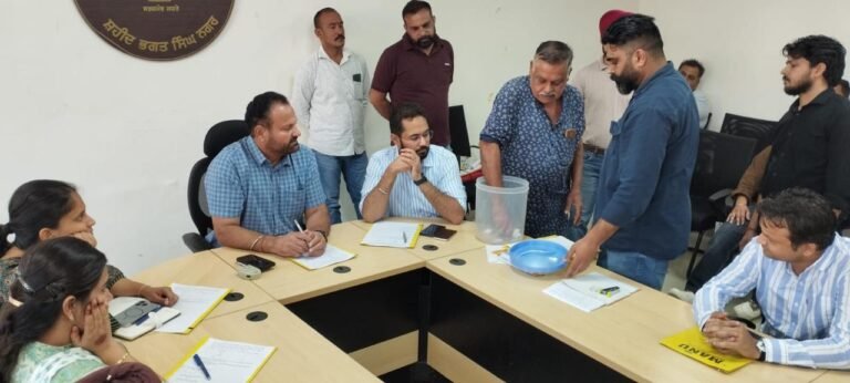 ਜ਼ਿਲ੍ਹੇ ਵਿੱਚ ਪਟਾਕੇ ਵੇਚਣ ਲਈ ਆਰਜ਼ੀ ਲਾਇਸੈਂਸਾਂ ਲਈ ਕੱਢੇ ਡਰਾਅ