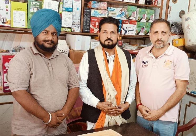 ਰਾਮ ਕੁਮਾਰ ਮੁਕਾਰੀ ਚੇਅਰਮੈਨ ਸੈਣੀ ਵੈਲਫੇਅਰ ਬੋਰਡ ਪੰਜਾਬ ਨੇ ਚੰਦਰ ਮੋਹਣ ਜੇਡੀ ਜਿਲਾ ਮੀਡੀਆ ਇੰਚਾਰਜ ਨਾਲ ਕੀਤੀ ਮੁਲਾਕਾਤ… 