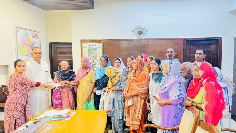 ਪੰਜਾਬ ਸਰਕਾਰ ਵੱਲੋਂ 93 ਕਿਸਾਨਾਂ ਨੂੰ ਮੁਆਵਜ਼ਾ ਤਕਸੀਮ 