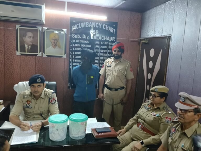 ਬਲਾਚੌਰ ਪੁਲਿਸ ਵਲੋਂ 155 ਗ੍ਰਾਮ ਹੈਰੋਇਨ, 2 ਪਿਸਤੌਲ ਸਮੇਤ 3 ਗ੍ਰਿਫਤਾਰ ਕੀਤੇ 