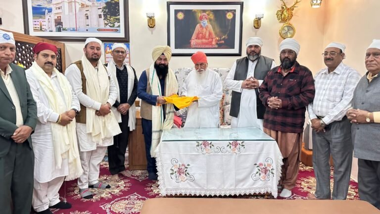 ਪੰਜਾਬ ਰਾਜ ਅਨੁਸੂਚਿਤ ਜਾਤੀਆ ਕਮਿਸ਼ਨ ਦੇ ਚੇਅਰਮੈਨ ਜਸਵੀਰ ਸਿੰਘ ਗੜ੍ਹੀ ਡੇਰਾ ਸੱਚਖੰਡ ਬੱਲਾਂ ਵਿਖੇ ਹੋਏ ਨਤਮਸਤਕ