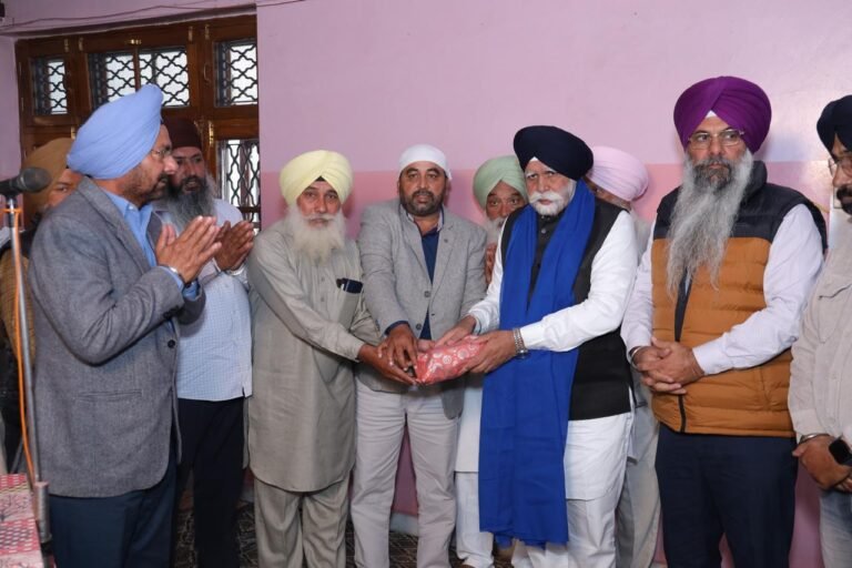 ਪਿੰਡ ਮੌਜੋਵਾਲ ਮਜਾਰਾ ਦੀ ਸੰਗਤ ਵੱਲੋਂ ਹੜ੍ਹ ਪੀੜਤਾਂ ਦੇ  ਮੁੜ ਵਸੇਬੇ ਲਈ 1.91 ਲੱਖ ਦੀ ਸਹਾਇਤਾ ਰਾਸ਼ੀ ਭੇਟ