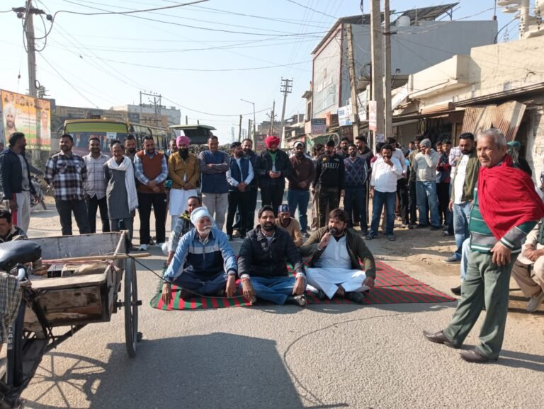 ਸ਼੍ਰੋਮਣੀ ਅਕਾਲੀ ਦਲ ਪੁਨਰ ਸੁਰਜੀਤ ਪਾਰਟੀ ਦੇ ਆਗੂਆਂ ਨੇ ਪੰਜਾਬ ਸਰਕਾਰ ਖਿਲਾਫ ਚੱਕਾ ਜਾਮ ਕਰਕੇ ਰੋਸ਼ ਪ੍ਰਦਰਸਨ ਕੀਤਾ