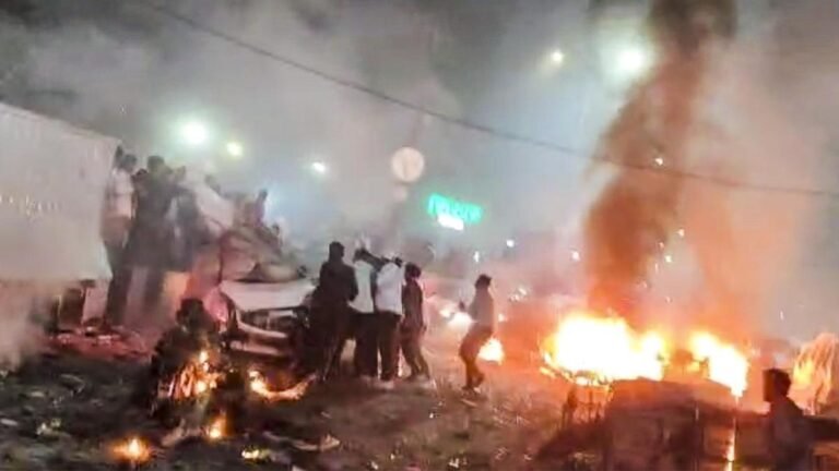 ਦਿੱਲੀ ਦੇ ਲਾਲ ਕਿਲ੍ਹੇ ਨੇੜੇ ਇੱਕ ਕਾਰ ਵਿੱਚ ਹੋਏ ਤੇਜ਼ ਧਮਾਕੇ ਵਿੱਚ 13 ਲੋਕਾਂ ਦੀ ਮੌਤ, 24 ਜ਼ਖਮੀ