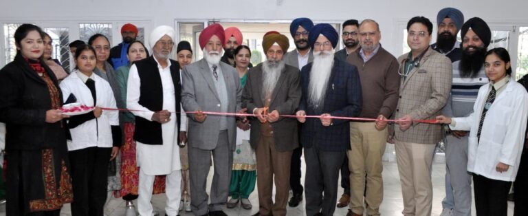 ਢਾਹਾਂ ਕਲੇਰਾਂ ਵਿਖੇ ਬਾਬਾ ਬੁੱਧ ਸਿੰਘ ਢਾਹਾਂ ਜੀ ਦੇ 100ਵੇਂ ਜਨਮ ਦਿਨ ਨੂੰ ਸਮਰਪਿਤ ਮੁਫਤ ਮੈਗਾ ਮੈਡੀਕਲ ਚੈੱਕਅਪ ਕੈਂਪ ਵਿਚ 825 ਮਰੀਜ਼ਾਂ ਦਾ ਚੈੱਕਅਪ