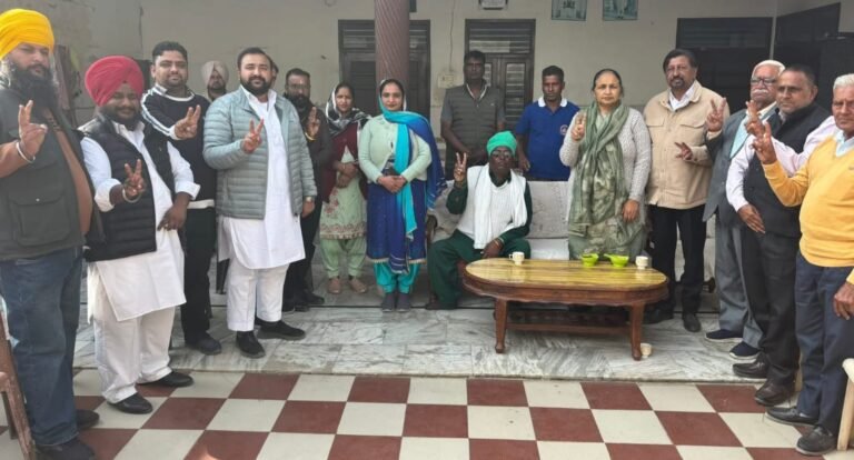 ਵਿਧਾਇਕ ਸੰਤੋਸ਼ ਕਟਾਰੀਆ ਨੇ ਆਪ ਉਮੀਦਵਾਰ ਚੀਨੂੰ ਰਾਣੀ ਨੂੰ ਸਰਬ ਸੰਮਤੀ ਨਾਲ ਚੁਣੇ ਜਾਣ ਤੇ ਦਿੱਤੀਆਂ ਵਧਾਈਆਂ…. 