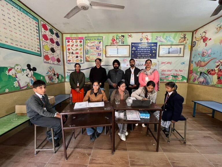 ਸੂਰੀ ਹਸਪਤਾਲ ਭੱਦੀ ਰੋਡ ਬਲਾਚੌਰ ਵਲੋਂ ਸਰਸਵਤੀ ਪਬਲਿਕ ਸਕੂਲ ਵਿੱਚ ਅੱਖਾਂ ਦਾ ਮੁਫਤ ਚੈੱਕਅੱਪ ਕੈਂਪ ਲਗਾਇਆ ਗਿਆ 