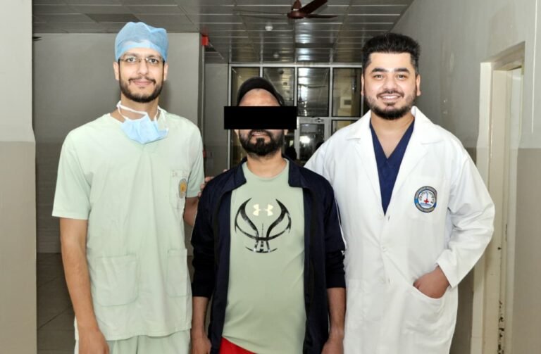 ਹਸਪਤਾਲ ਢਾਹਾਂ ਕਲੇਰਾਂ ਦੇ ਡਾ. ਬੈਂਸ ਵੱਲੋਂ ਪੇਟ ਵਿਚ ਫਟੀ ਅਪੈਂਡਿਕਸ ਦਾ ਵੱਡਾ ਅਪਰੇਸ਼ਨ ਕਰਕੇ ਨੌਜਵਾਨ ਦੀ ਜਾਨ ਬਚਾਈ