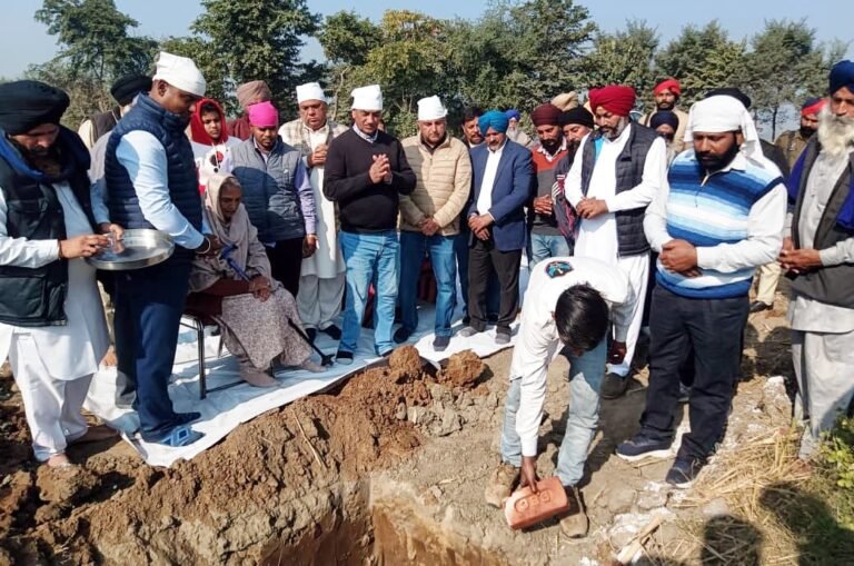 ਪਿੰਡ ਕਾਹਲੋਂ ਵਿਖੇ ਐਚ.ਐਸ.ਬੀ. ਐਗਰੋਇੰਡੀਟਰੀਜ਼ ਦੀ 150 ਟਨ ਸਮਰੱਥਾ ਵਾਲੀ ਫਲੋਰ ਮਿਲ ਦੇ ਨਿਰਮਾਣ ਕਾਰਜ ਦੀ ਆਰੰਭਤਾ