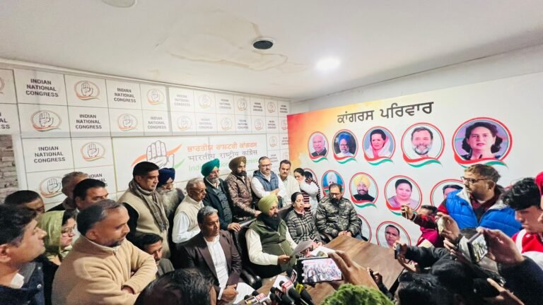 ਕਾਂਗਰਸ ਦੇ ਵਿਰੋਧੀ ਧਿਰ ਨੇਤਾ ਪ੍ਰਤਾਪ ਸਿੰਘ ਬਾਜਵਾ ਅਤੇ ਅਜੇ ਮੰਗੂਪੁਰ ਜ਼ਿਲ੍ਹਾ ਪ੍ਰਧਾਨ ਵੱਲੋਂ ਕੀਤੀ ਗਈ ਕੇਂਦਰ ਸਰਕਾਰ ਵਿਰੁੱਧ ਪ੍ਰੈਸ ਕਾਨਫਰੰਸ